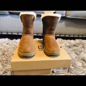UGG WOMEN’S CLASSIC SHORT